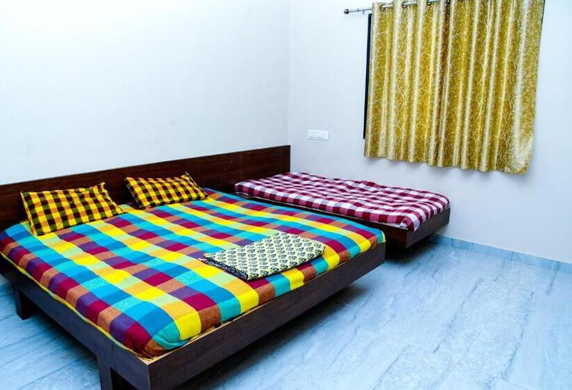 小型豪华套房, Krushna Guest House