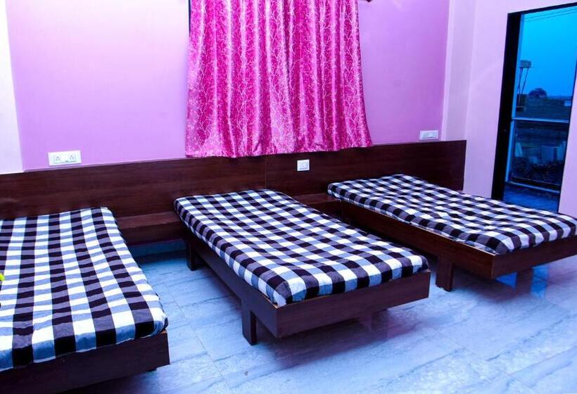 Трехместный Номер Классика, Krushna Guest House