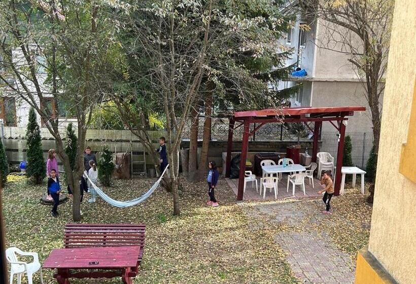 标准三人间, Hypnotic Villa Predeal