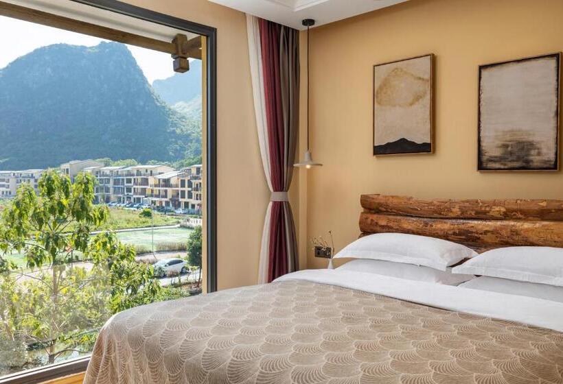 带特大床的豪华房间, Guilin Village Creek Inn  Free Shuttle Bus To Train Railway Station Over 3 Nights One Way