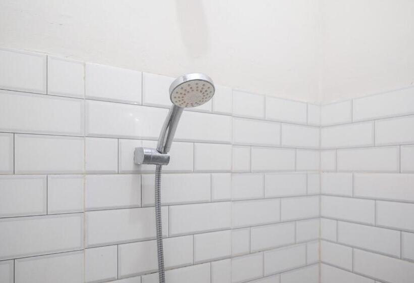 Номер Deluxe, Reddoorz Syariah Near Stasiun Klaten