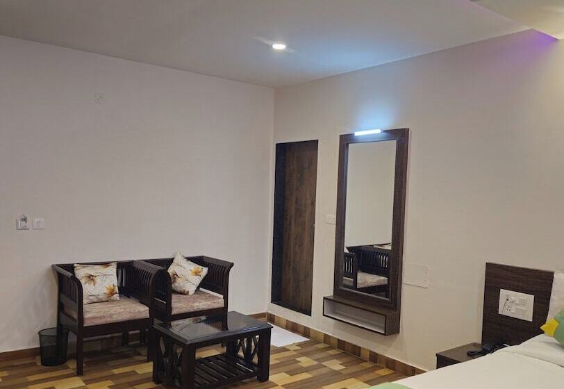 Номер Deluxe, Treebo Elite Plaza, 700 Mtrs From Madikeri Fort