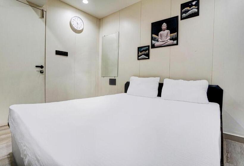 اتاق کلاسیک سه تخته, Oyo Hotel R One