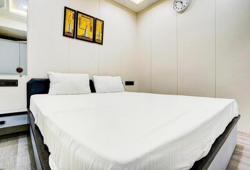 اتاق کلاسیک سه تخته, Oyo Hotel R One