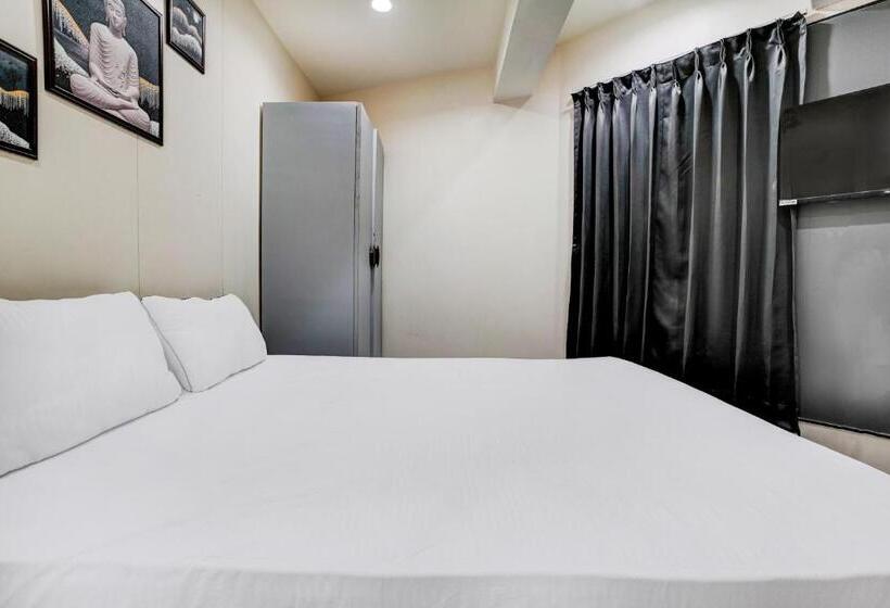 اتاق کلاسیک سه تخته, Oyo Hotel R One