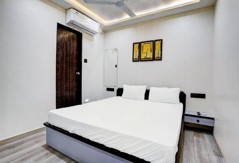 اتاق کلاسیک سه تخته, Oyo Hotel R One