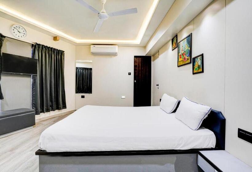 اتاق کلاسیک سه تخته, Oyo Hotel R One