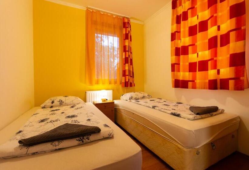 ویلای 3 خوابه, Szelidi Apartmanok