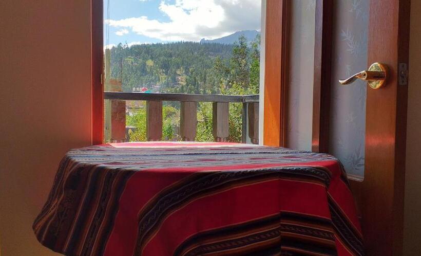 חדר סטנדרט לשלושה, Amazing Huaraz