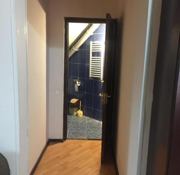 Economy Quadruple Room, Seven