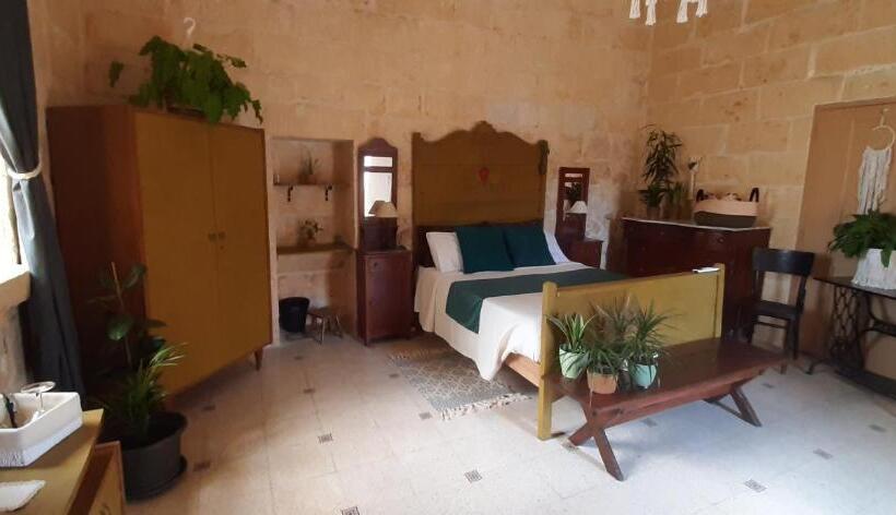 اتاق لوکس با بالکن, Il Giardino Segreto One Room Only B&b