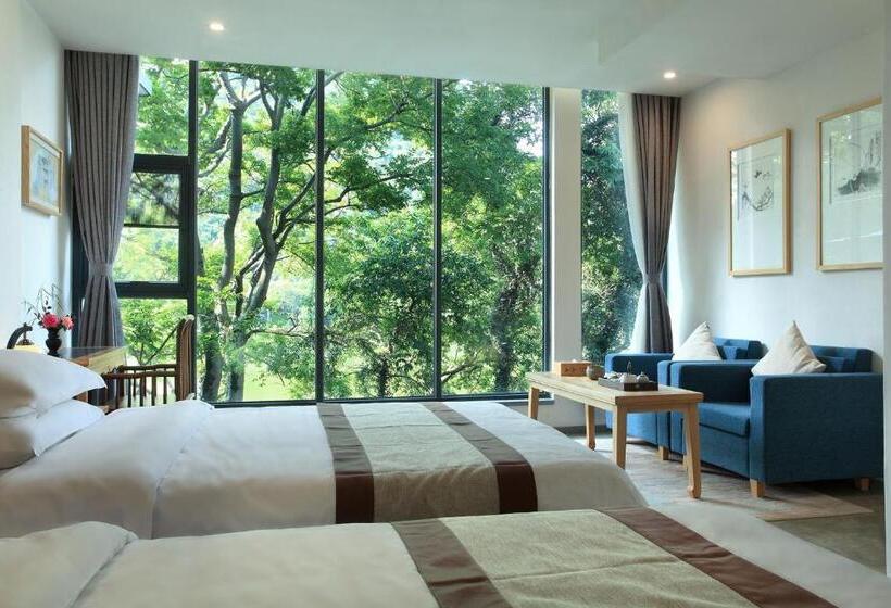 Superior room with lake view, Guilin Heshe Lakeside Resort