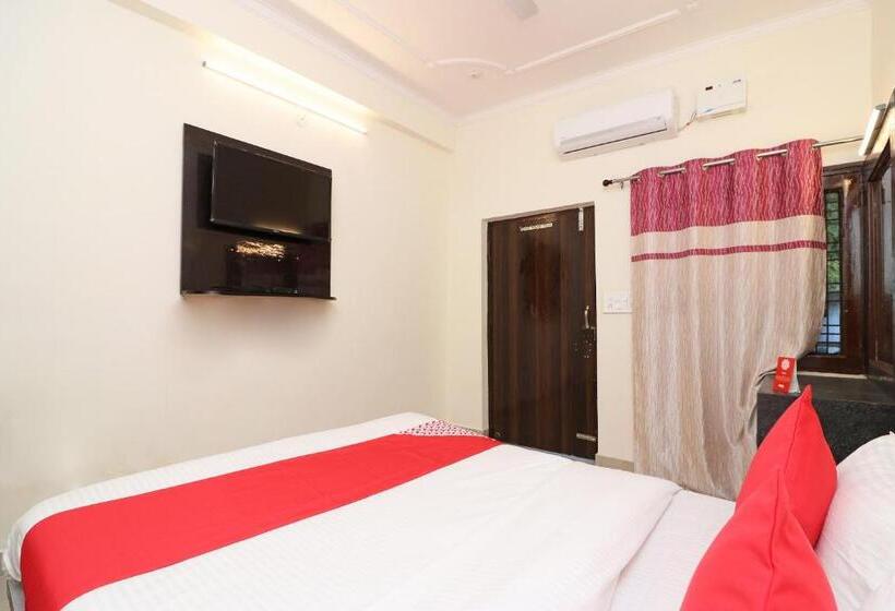 스탠다드 룸, Oyo Dev Hills Hotels & Resorts