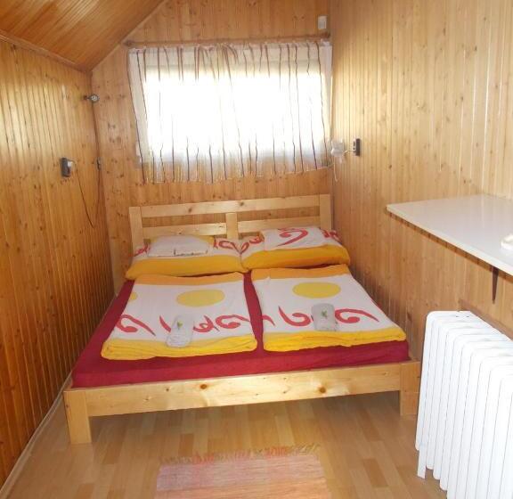اتاق لوکس, Sárvári Vendégház Pécs,hosszúhetény