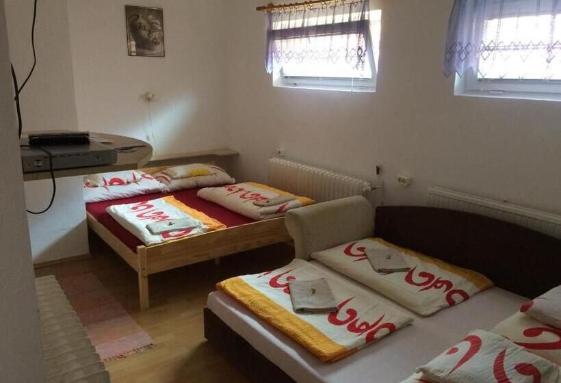 اتاق استاندارد چهار تخته, Sárvári Vendégház Pécs,hosszúhetény