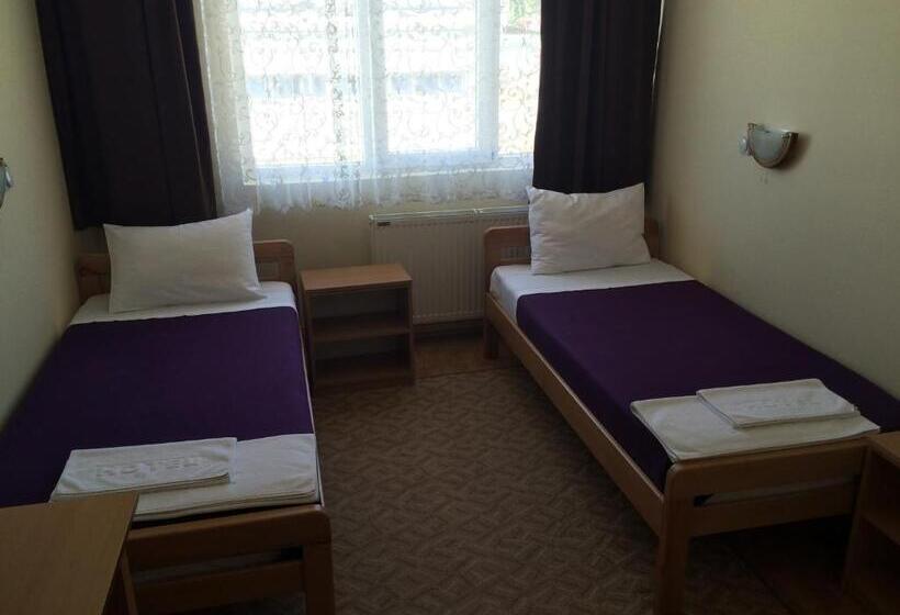 استودیوی استاندارد, Garni Hotel Alma