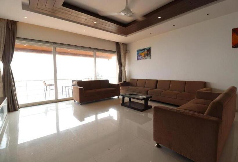 Люкс с Балконом, Hillview Rooms By 29 Bungalow