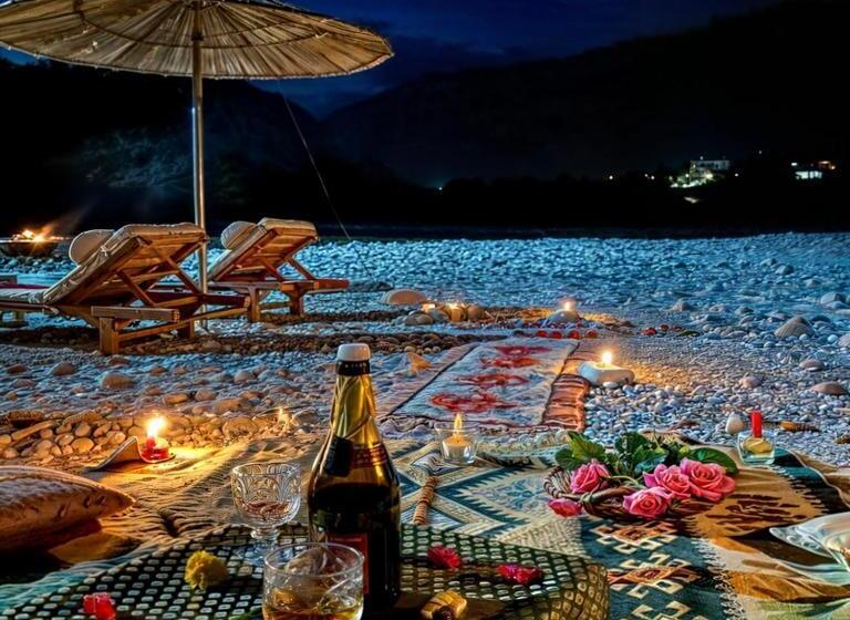 اتاق لوکس با بالکن, River Beach Resort   Trishuli
