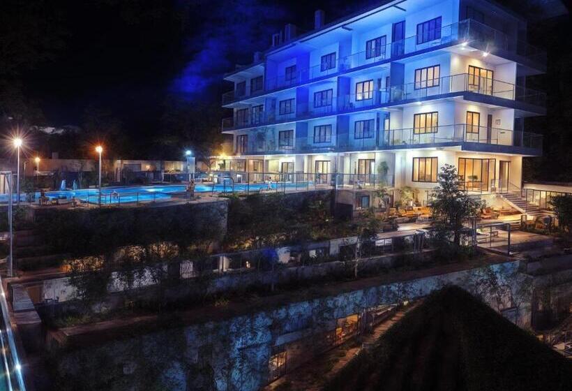 اتاق لوکس با بالکن, River Beach Resort   Trishuli