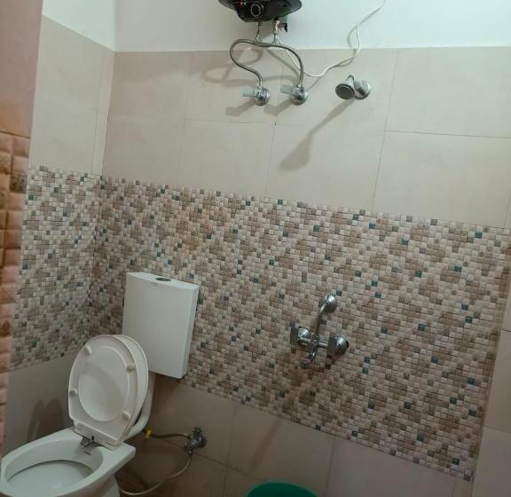 اتاق استاندارد سه نفره, Paradise Inn