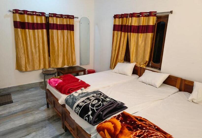 اتاق استاندارد سه نفره, Paradise Inn