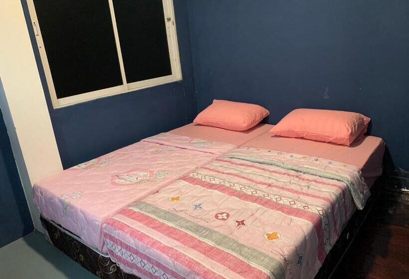 اتاق استاندارد با سرویس بهداشتی مشترک, Green Apple Hostel Khaosan
