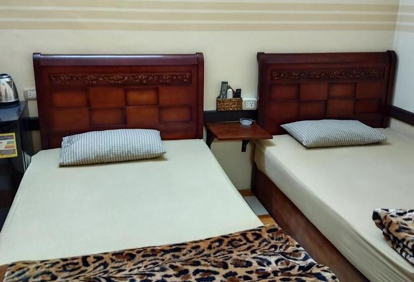 اتاق استاندارد سه نفره, فندق هاميس