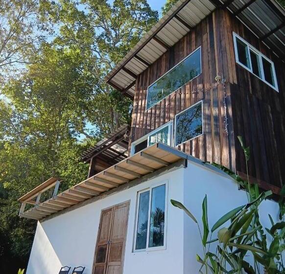 可看到停车场的标准间, บ้านเล็กในป่าใหญ่ At น่าน Little House In The Forest At Nan