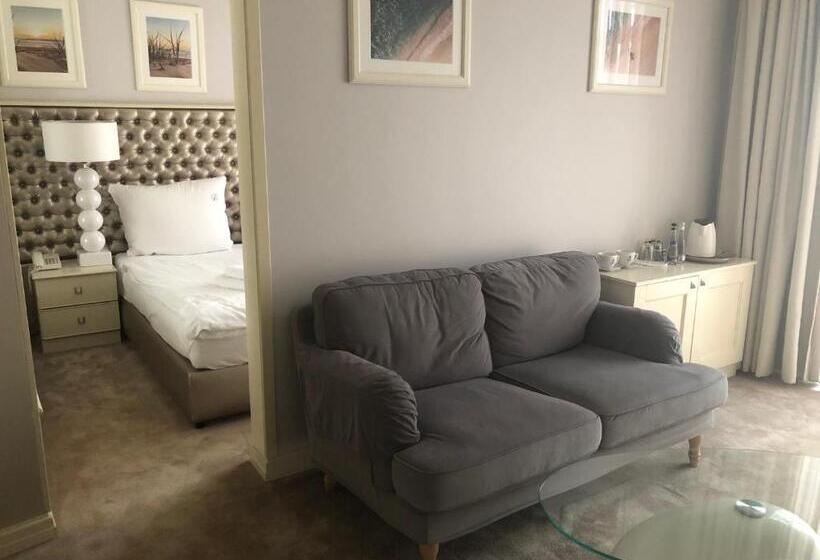 스탠다드 스튜디오, Trofana Wellness & Spa