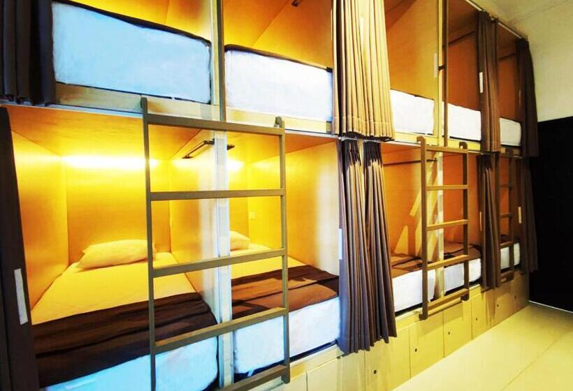 Кровать в Общей Комнате, Fora Capsule Hostel Tuban Kuta Bali