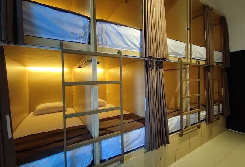 Кровать в Общей Комнате, Fora Capsule Hostel Tuban Kuta Bali