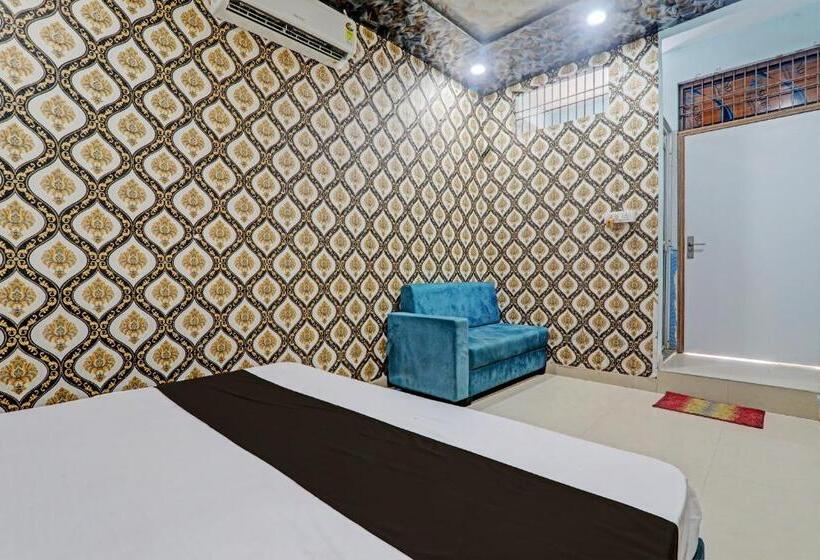 اتاق کلاسیک سه تخته, Oyo Flagship Bhoomi Palace