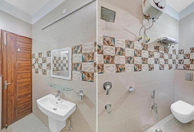 Трехместный Номер Классика, Oyo Hotel Safari Inn