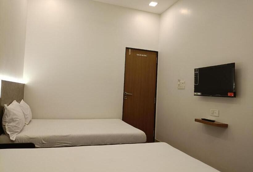 اتاق خانوادگی, Ritz Vesu   Hotels In Vesu, Surat