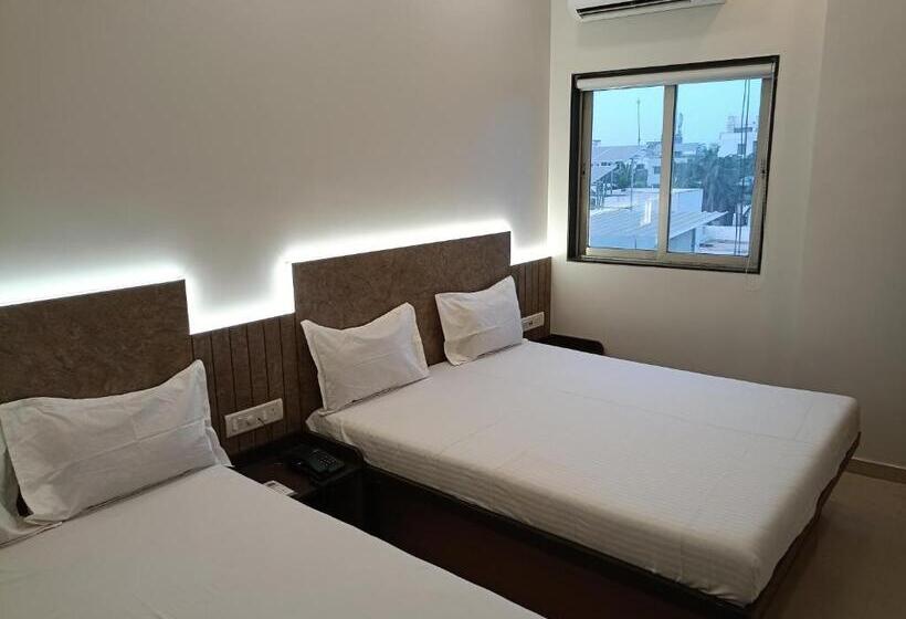 اتاق خانوادگی, Ritz Vesu   Hotels In Vesu, Surat