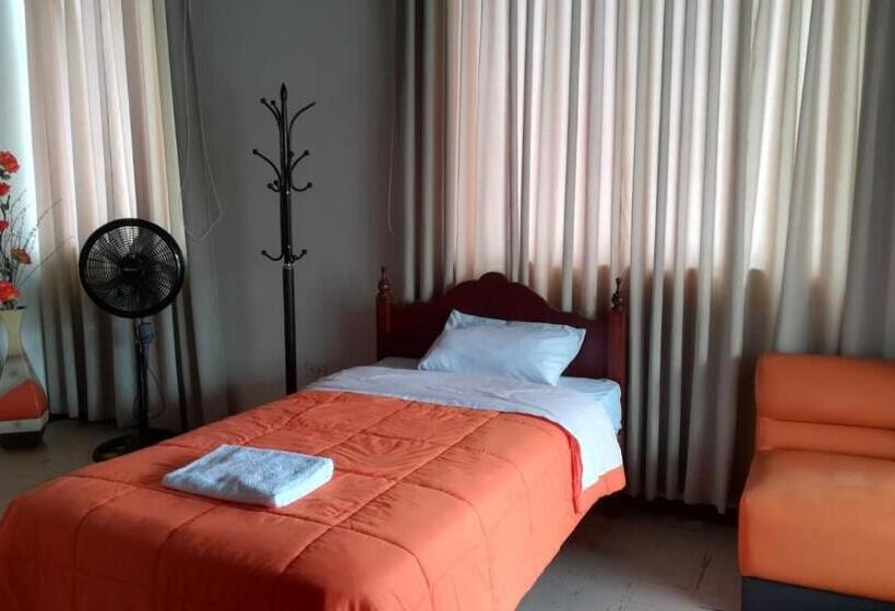اتاق استاندارد سه نفره, Hospedaje Fremiott