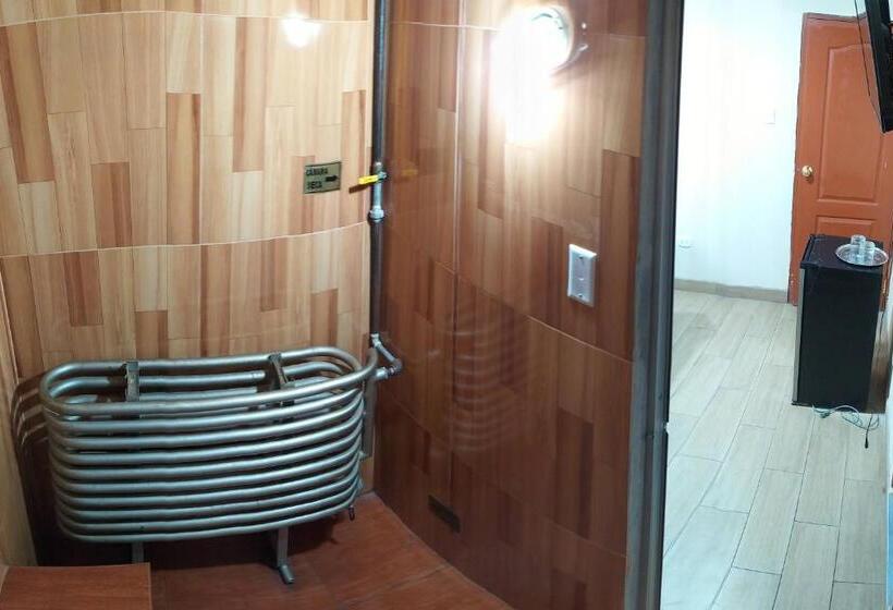 اتاق لوکس, Hospedaje Malibú