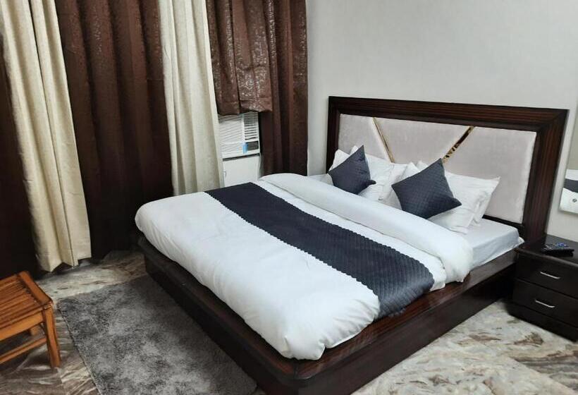 Номер Deluxe, Fabhotel Royal Inn