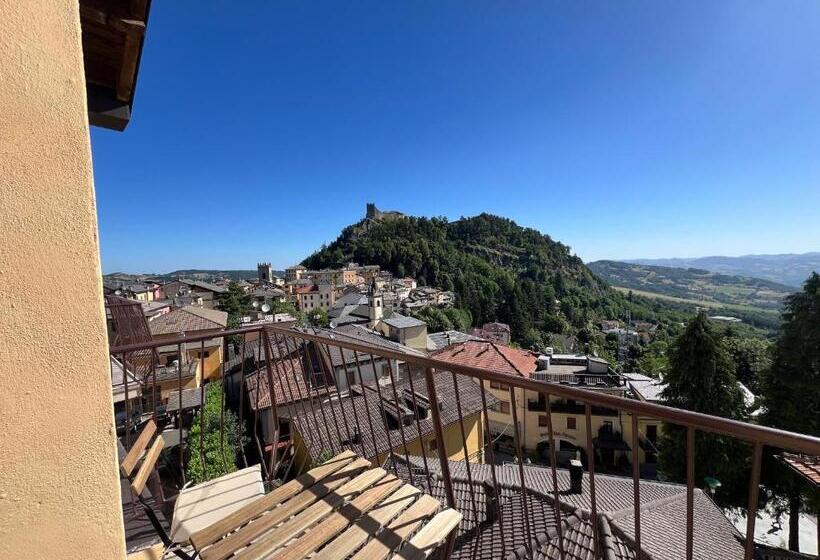 2 Bedroom Apartment with Views, Tirolo
