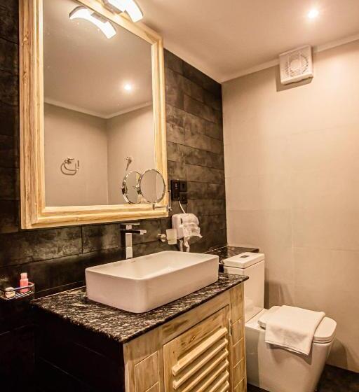 اتاق سه نفره سوپریور با چشم‌انداز دریا, Emerald Bay Resort Mirissa