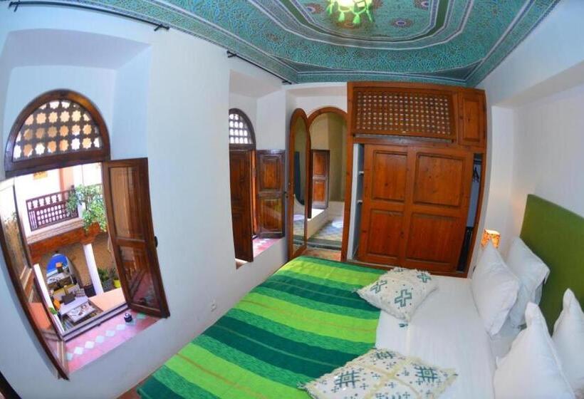 اتاق لوکس, Ryad Escondido