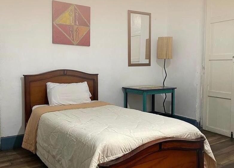 اتاق استاندارد سه نفره, Casa Macondo