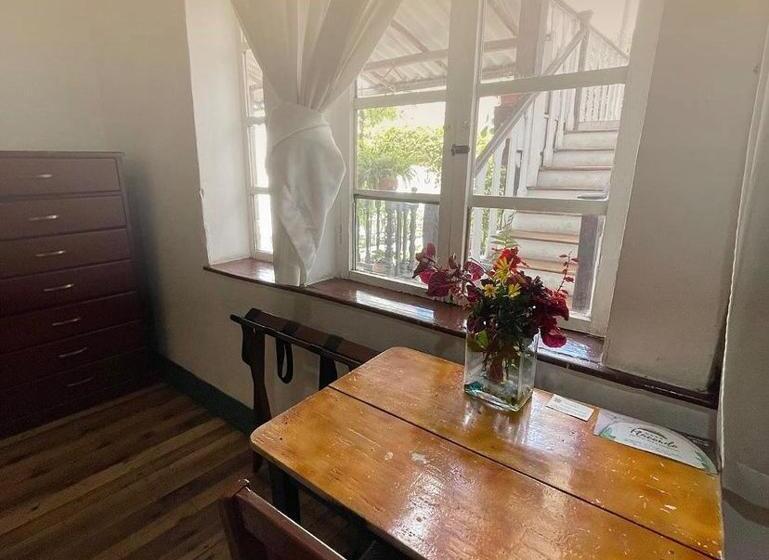 اتاق خانوادگی, Casa Macondo