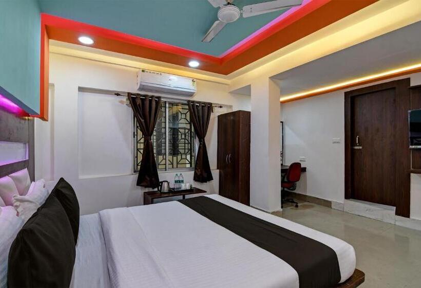 غرفة كلاسيكية ثلاثية, Airport Palace