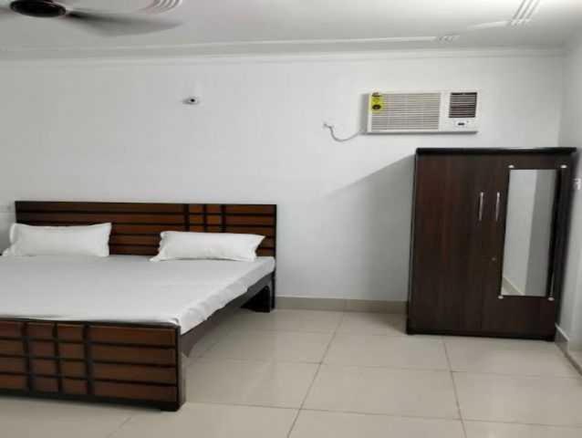 Трехместный Номер Классика, Oyo B.s Hotel And Restaurant