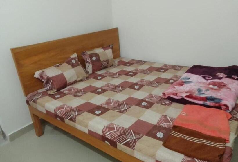 Quarto Estandar Cama King, Jankivihar Homestay At Prahladghat Within 1km From Shri Ram Mandir