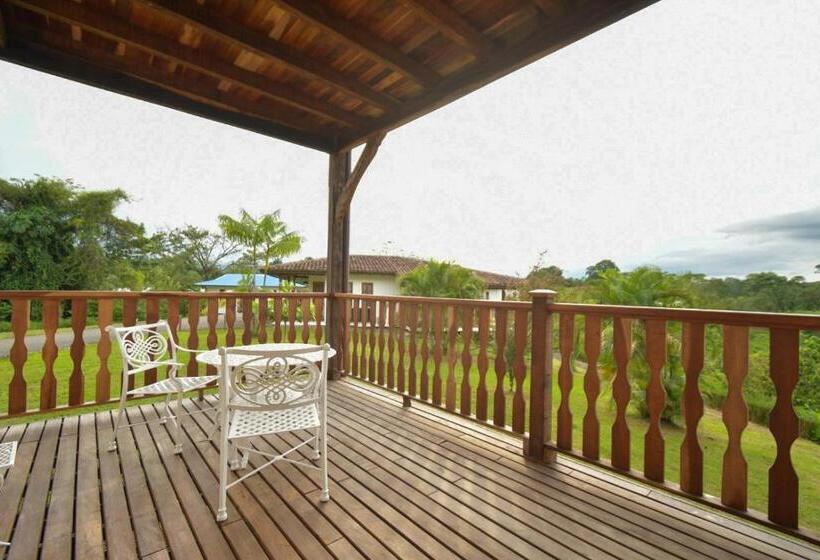 غرفة كلاسيكية ثلاثية, El Lugar