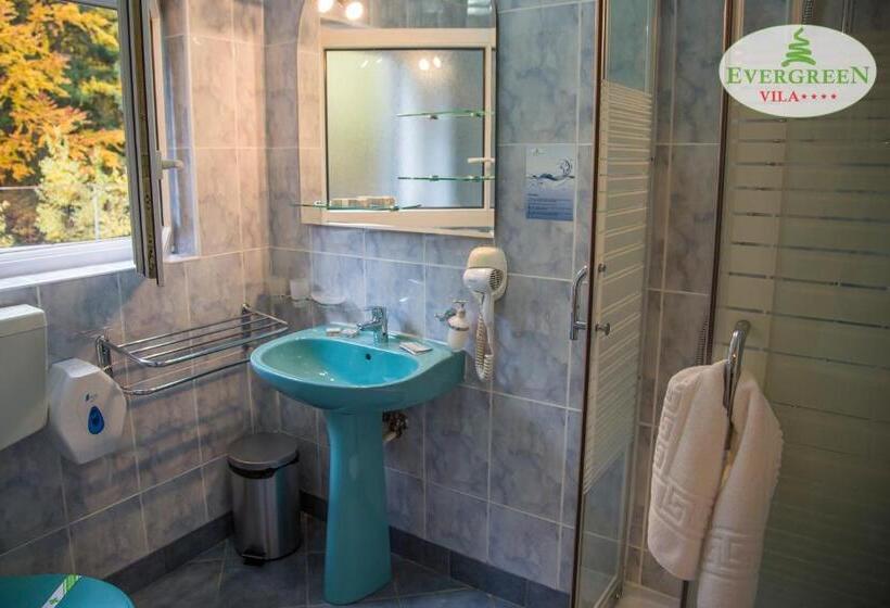 غرفة عائلية, Vila Evergreen
