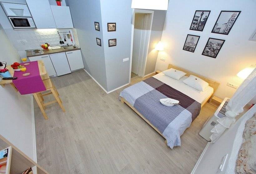 스탠다드 발코니 스튜디오, Guverna New City Accommodation