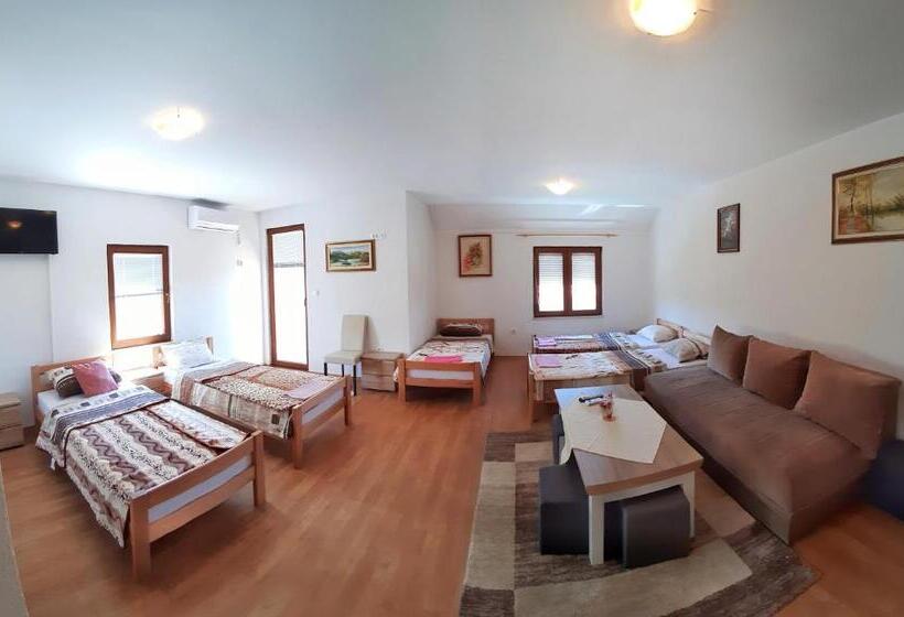 استودیو استاندارد با بالکن, Apartmani S.kilaći